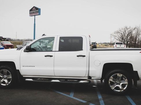 Used 2018 Chevrolet Silverado 1500 Custom w/ Custom Value Package image 17