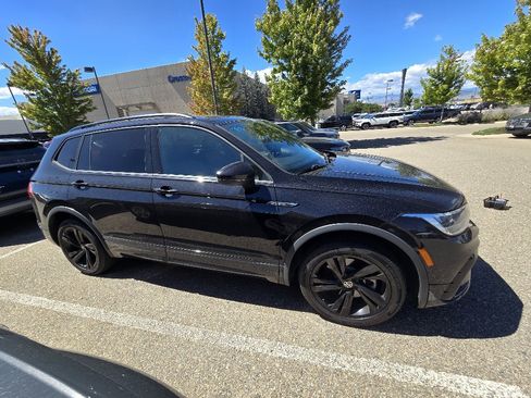Used 2023 Volkswagen Tiguan SE R-Line AWD/4WD image 18
