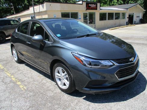 Used 2018 Chevrolet Cruze LT w/ Convenience Package FWD image 4