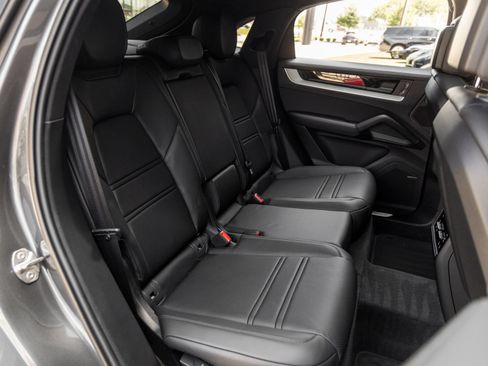 Certified 2025 Porsche Cayenne S AWD/4WD image 42