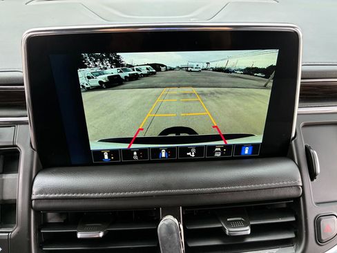 Used 2023 Chevrolet Suburban LT w/ Luxury Package image 23