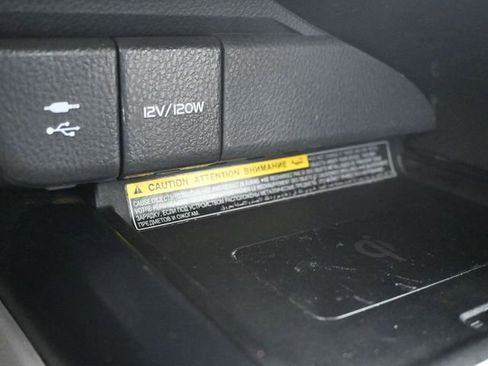 Used 2019 Toyota Camry L image 19