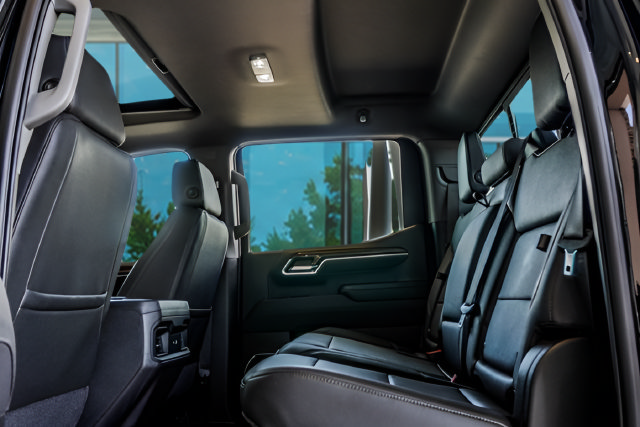Used 2025 Chevrolet Silverado 1500 LT Trail Boss w/ Convenience Package II AWD/4WD image 34