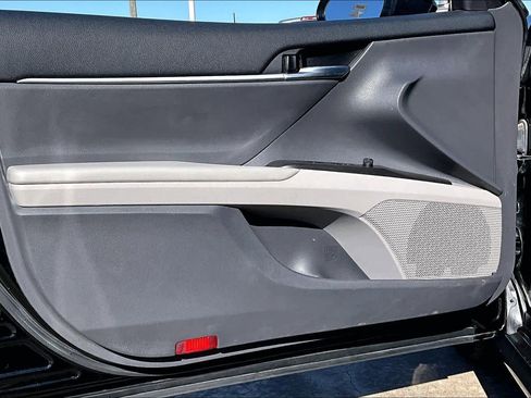 Used 2022 Toyota Camry LE image 21