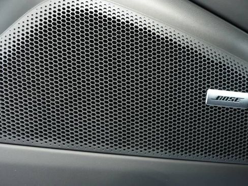Certified 2025 Porsche Macan 4 Electric AWD/4WD image 32
