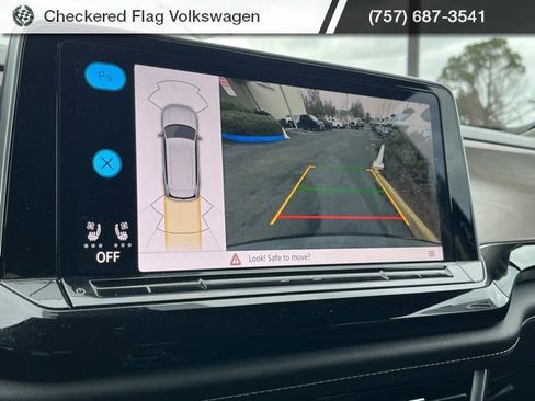 Used 2024 Volkswagen Atlas SE image 38