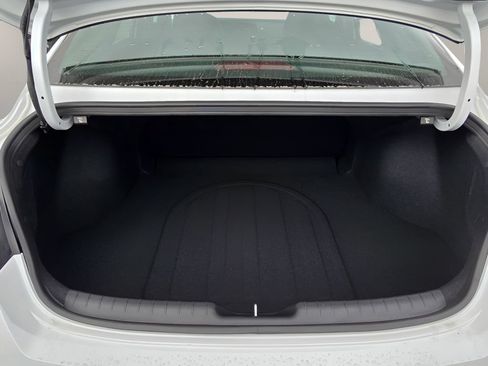 New 2026 Hyundai Elantra Hybrid FWD image 31