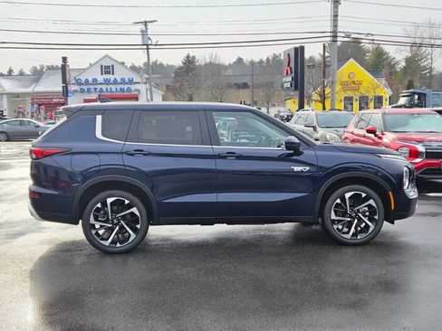 New 2025 Mitsubishi Outlander SE image 6