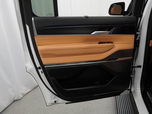 Used 2024 Jeep Grand Wagoneer Series III w/ Quick Order Packagew 28T AWD/4WD image 40