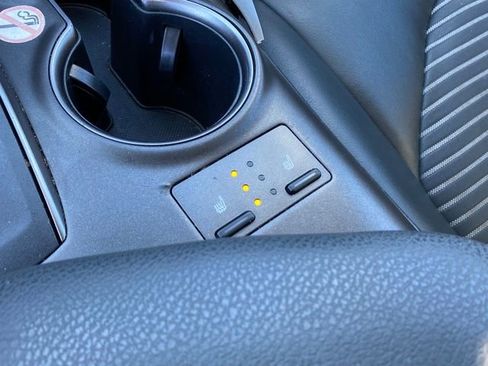 Used 2023 Toyota Camry SE image 11