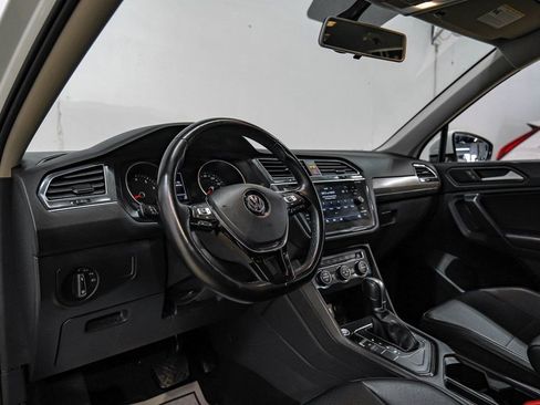 Used 2019 Volkswagen Tiguan SE image 3