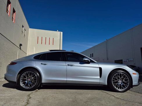 Used 2017 Porsche Panamera 4 image 10