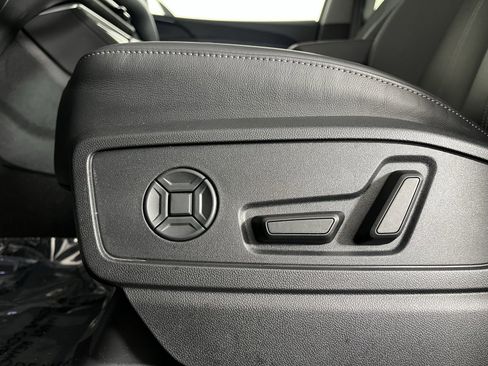 Used 2025 Audi Q5 Premium w/ Convenience Package image 13