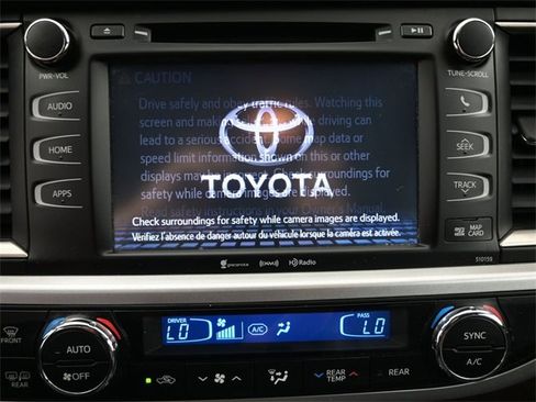 Used 2016 Toyota Highlander XLE image 32