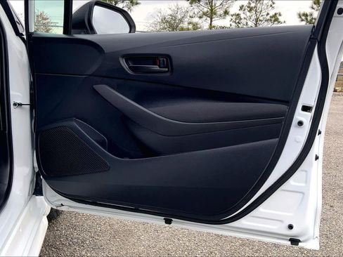 Used 2025 Toyota Corolla LE image 21