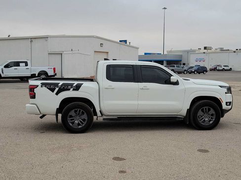 Used 2025 Nissan Frontier SV w/ SV Convenience Package AWD/4WD image 9