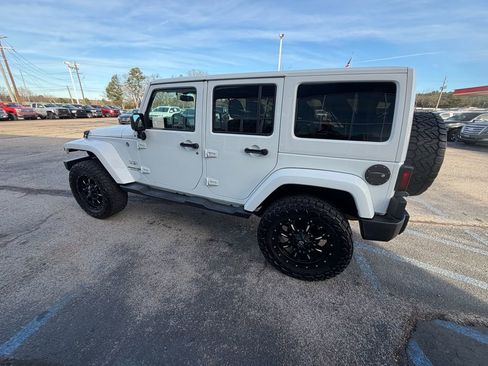 Used 2017 Jeep Wrangler Unlimited Sahara w/ Connectivity Group image 5