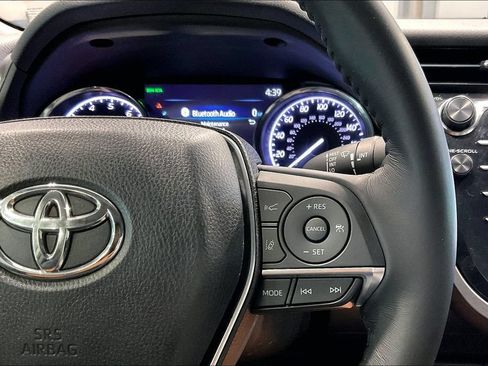 Used 2019 Toyota Camry XLE FWD image 13