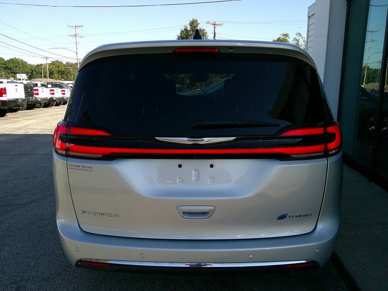 Used 2024 Chrysler Pacifica Limited FWD image 6