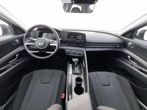 New 2026 Hyundai Elantra SE FWD image 13