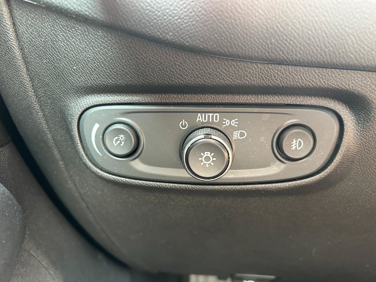 Used 2020 Chevrolet Equinox LT w/ Driver Convenience Package FWD image 15