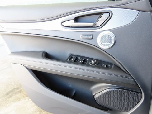 New 2025 Alfa Romeo Stelvio Sprint image 38