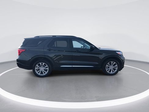 Used 2023 Ford Explorer XLT w/ Equipment Group 202A AWD/4WD image 9