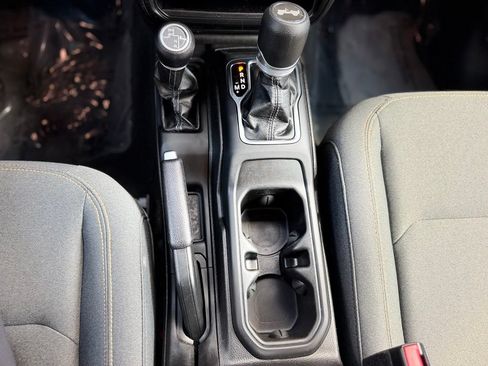 Used 2024 Jeep Wrangler Unlimited Sahara AWD/4WD image 19