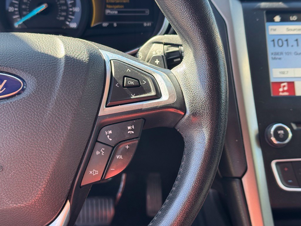 Used 2017 Ford Fusion SE w/ Fusion SE Technology Package FWD image 16
