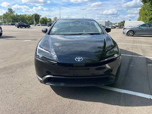 Used 2025 Toyota Prius LE AWD/4WD image 2