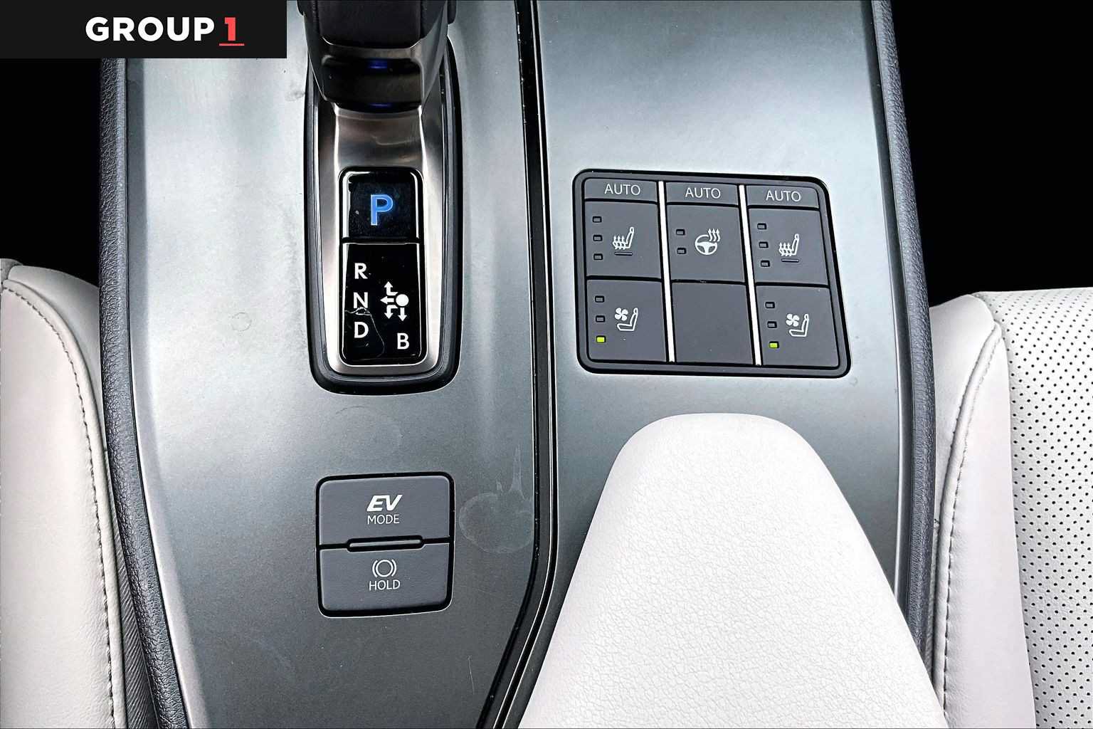 Certified 2026 Lexus UX 300h FWD w/ Cold Area Package image 31
