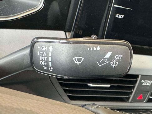 New 2025 Volkswagen Jetta SE FWD image 21