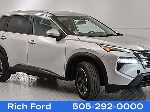 Used 2024 Nissan Rogue SV image 1