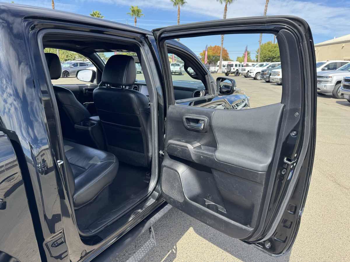 Used 2022 Toyota Tacoma TRD Sport w/ TRD Premium Sport Package AWD/4WD image 20