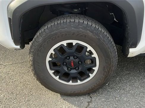 Used 2024 Toyota Tacoma TRD Off-Road image 8
