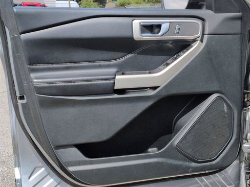 Used 2021 Ford Explorer XLT RWD image 12