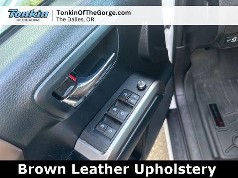 Used 2016 Toyota Tacoma Limited image 15