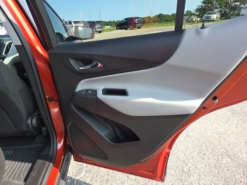 Used 2020 Chevrolet Equinox LS w/ LS Convenience Package AWD/4WD image 36