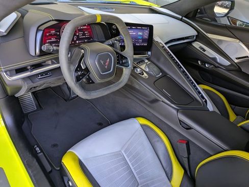 Used 2021 Chevrolet Corvette Stingray Premium Conv w/ Z51 Performance Package image 15