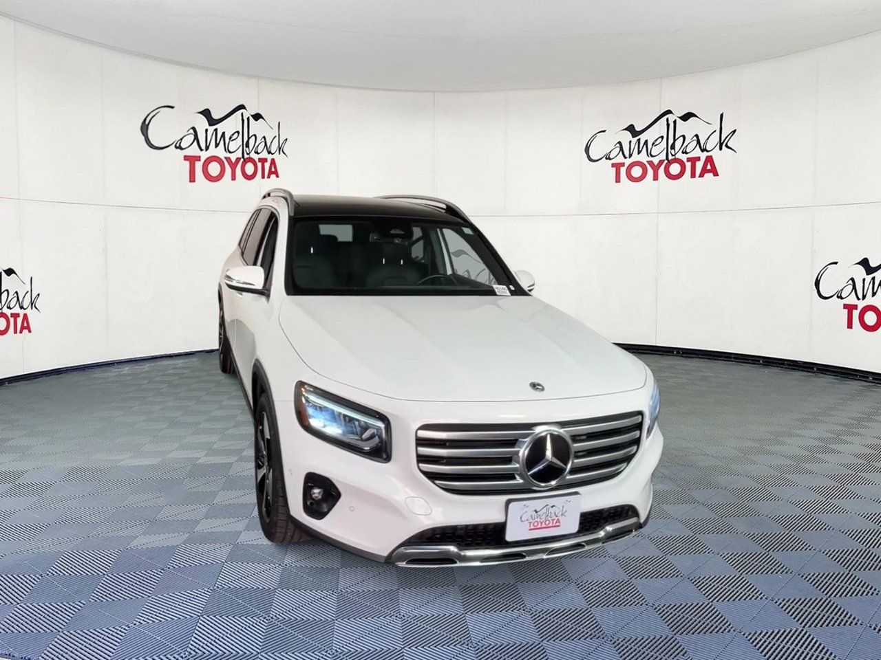 Used 2025 Mercedes-Benz GLB 250 image 4