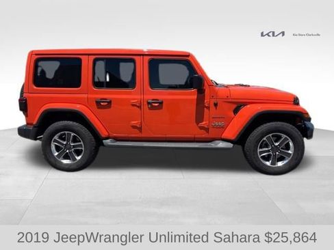Used 2019 Jeep Wrangler Unlimited Sahara w/ Uconnect 4C Nav & Sound Group AWD/4WD image 9