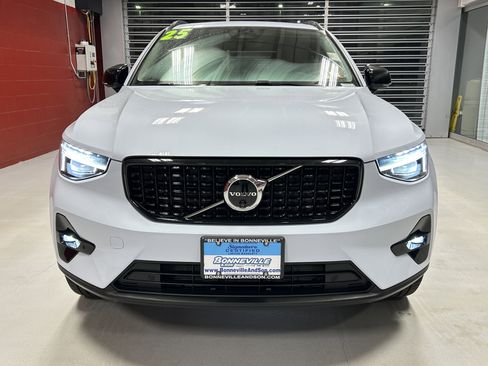 Used 2025 Volvo XC40 B5 Ultra w/ Climate Package image 17