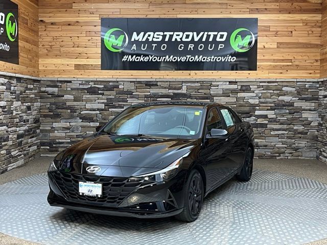 Certified 2023 Hyundai Elantra Blue FWD image 2