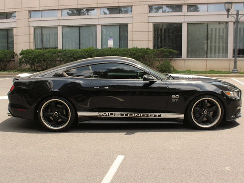 Used 2016 Ford Mustang GT RWD image 6