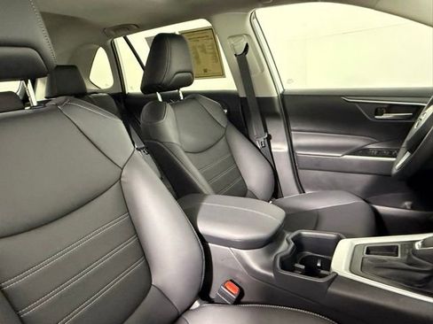 Used 2025 Toyota RAV4 XLE Premium image 48
