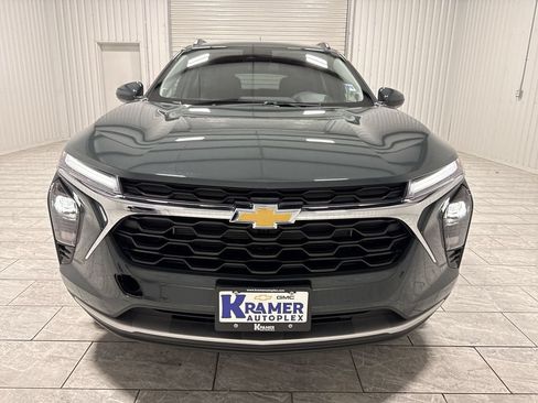 New 2026 Chevrolet Trax LT w/ LT Convenience Package FWD image 32