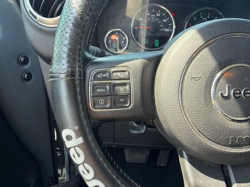 Used 2015 Jeep Wrangler Unlimited Sahara w/ Connectivity Group AWD/4WD image 40