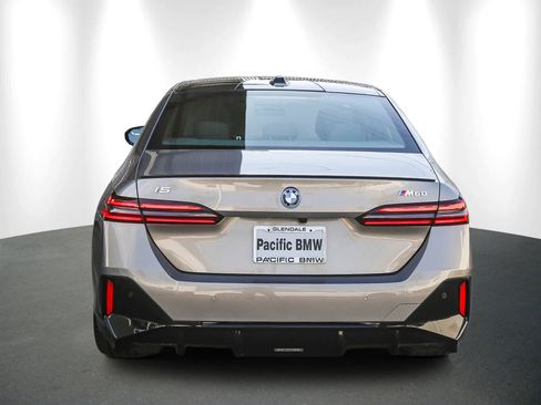 Used 2025 BMW i5 M60 w/ Premium Package image 5