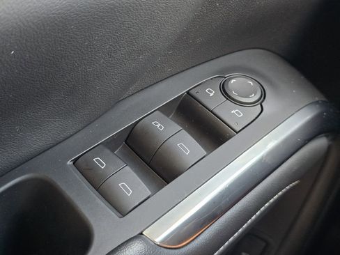 Used 2025 Chevrolet Traverse LT FWD image 23