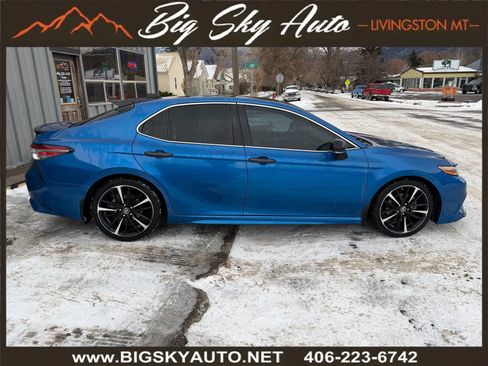 Used 2018 Toyota Camry XSE image 6